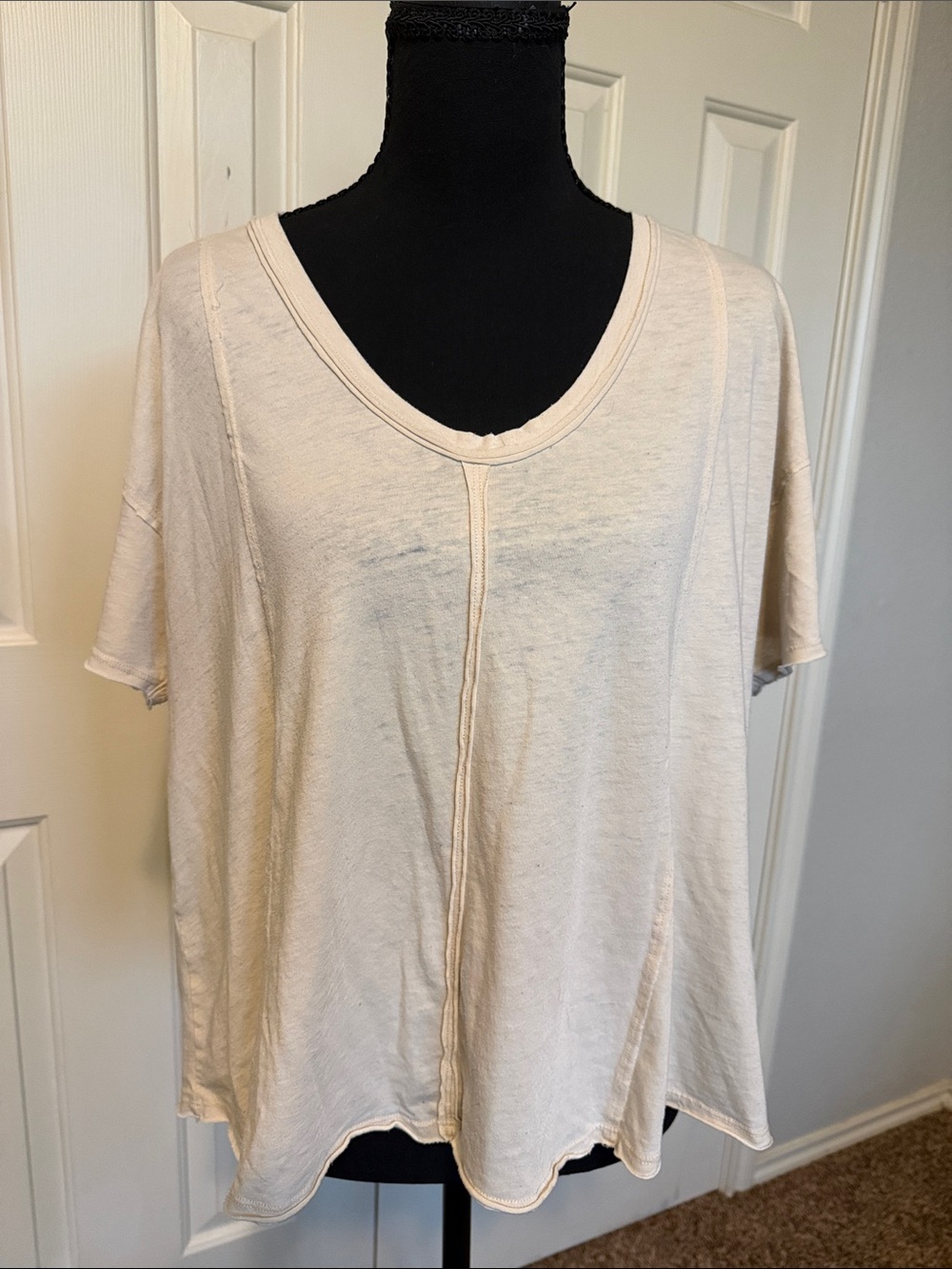 American Eagle Outfitters Cream Short Sleeve V-Neck Tee